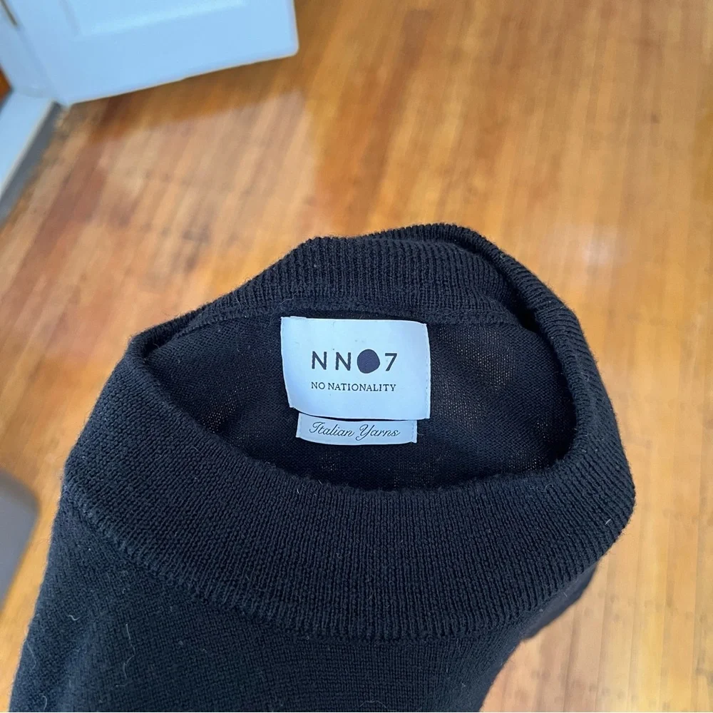 No Nationality Sweater - Picture 2 of 3